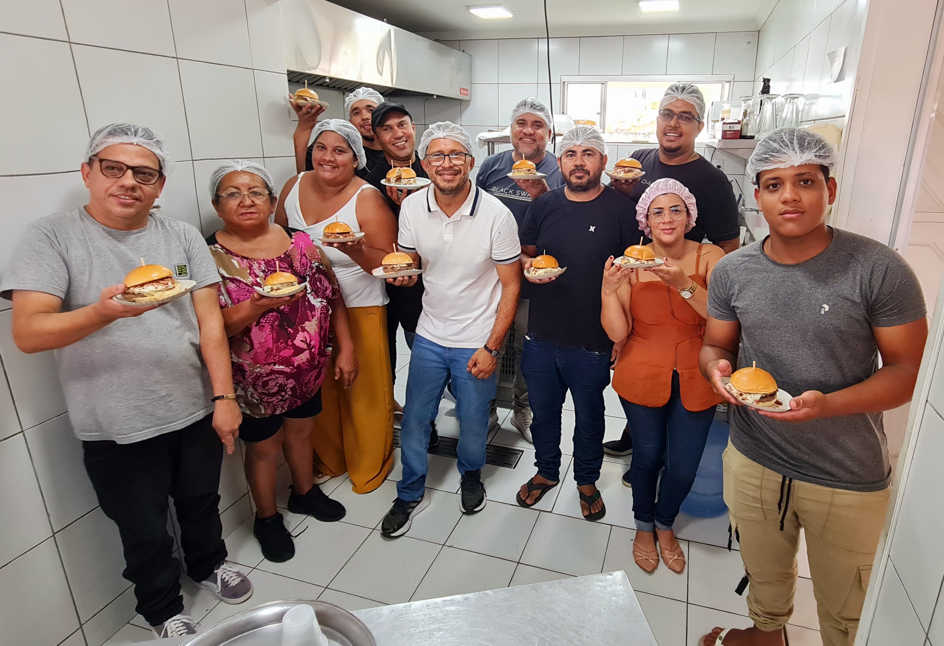 Turma da Imersão Burger na cozinha profissional